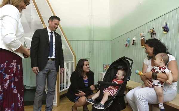 Budapesten nyílt meg az ország első egyszülős központja