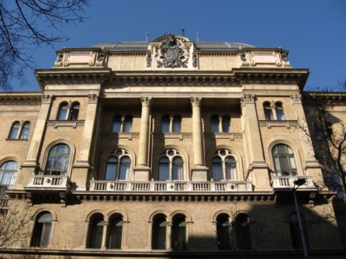 A Fővárosi Bíróság A Fővárosi Bíróság épülete elölnézetben