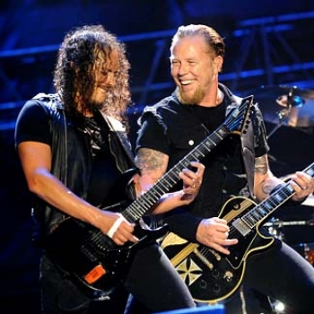 Meatallica tagjai Metallica kocert közben maguk is élvezik a zenét