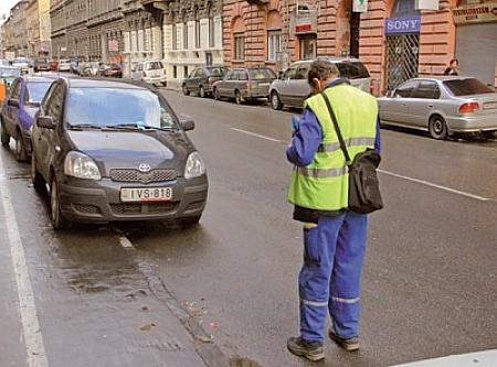 Budapesti parkoló őr éppen büntetés közben