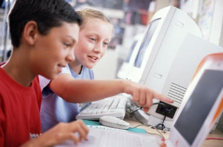 Safer Internet Day - Figyelemfelkeltés az interneten leselkedő veszélyekre