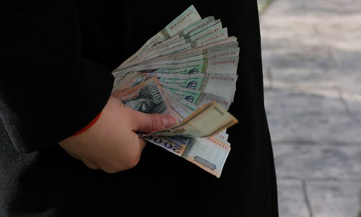 Új kultikus szó a kenőpénzre: ''Panír''