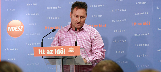 Papcsák Ferenc, a Fidesz önkormányzati képviselője és országgyűlési képviselője Papcsák Ferenc, a Fidesz önkormányzati képviselője és országgyűlési képviselője