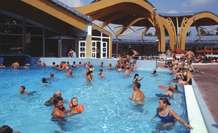 Folyamatosan nő a fővárosi strandok látogatottsága