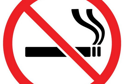 A megállókban is betiltják a dohányzást Budapesten