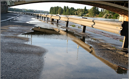 Már Budapesten is védekeznek a Dunánál