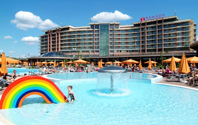 53 ezren mentek strandra a hétvégén Budapesten