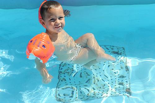 Defibrillátorok a fővárosi fürdőkben