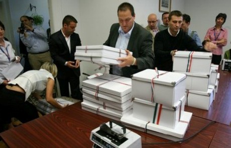 Százezer ajánlószelvényt adott le Tarlós István