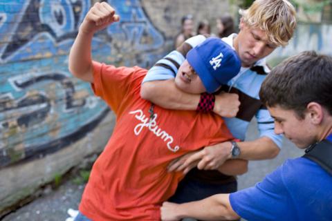 Felfüggesztett börtönt kapott a 8 brutális BKV ellenőr