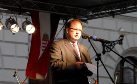  Az újpestiek közös sikere: megújul a Szent István tér