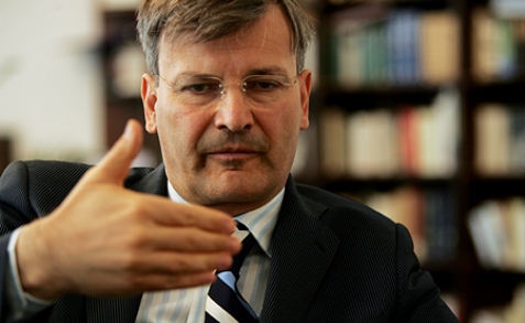 Demszky Gábor távozott, de a botrány követi őt?