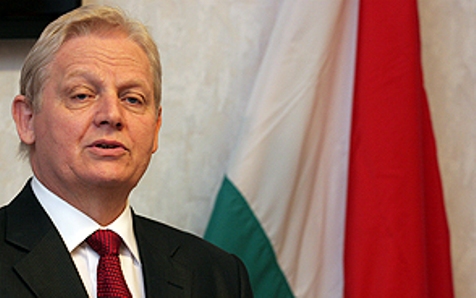 Holnap lejár a közterületeken elhelyezett plakátok leszedési határideje