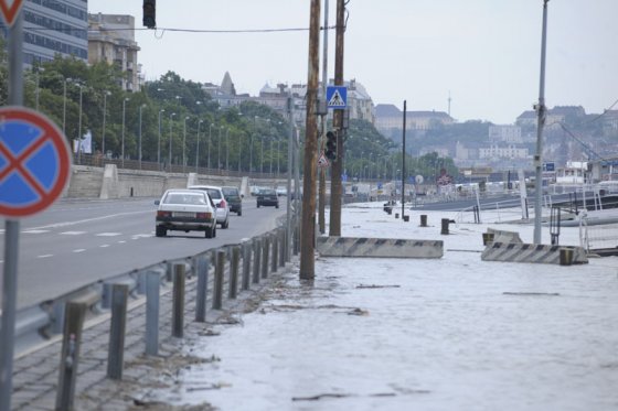 Levonult a dunai árhullám