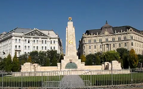 Önkéntesek teszik szebbé a Szabadság teret