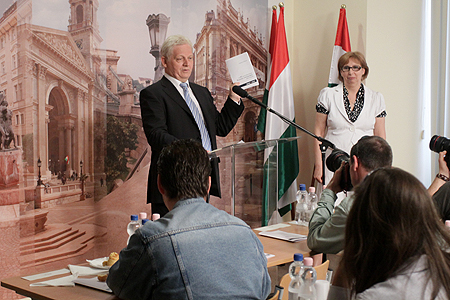 Tarlós István: a Fehér Könyv tényeket és adatokat tartalmaz