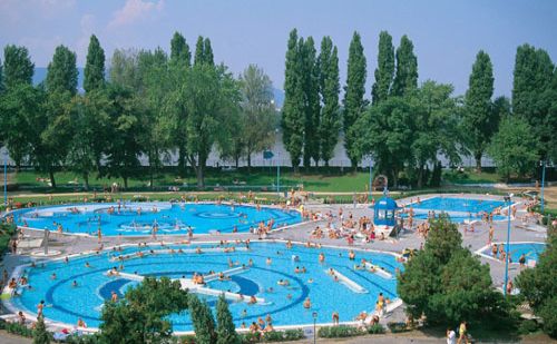 A hivatalos strandszezon augusztus 31-el véget ért a budapesti strandokon, a jó időre való tekintettel meghosszabbították a nyitva tartást. 
