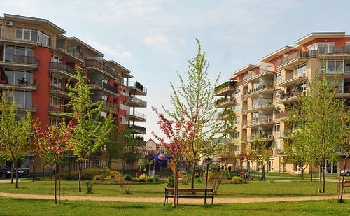 Az azonnal beköltözhető lakások közül a legtöbb, 600, a XIII. kerületben (Angyalföldön) található, a második helyen áll a XI. és a III. kerület következik, egyenként több mint 400 lakással