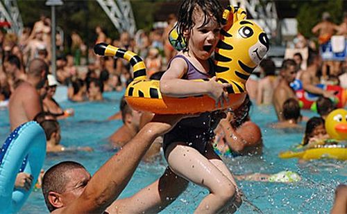 Felemás szezont zártak a fővárosi strandokon
