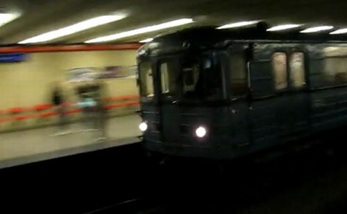Mérsékelni kellett a 3-as metró sebességét