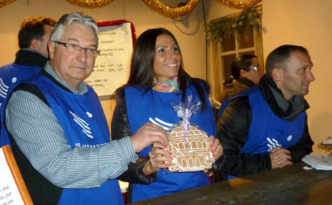 Pesti Imre jótékonysági akcióban vett részt az Operaház előtt