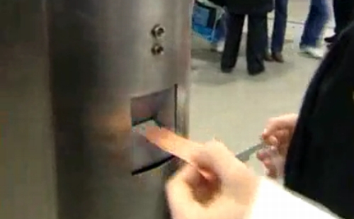 Elektronikus rendszer léphet a papíralapú jegyek és bérletek helyére a fővárosban