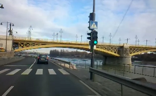 Másfél héten belül megjelennek az új utcanévtáblák az alsó rakparton.