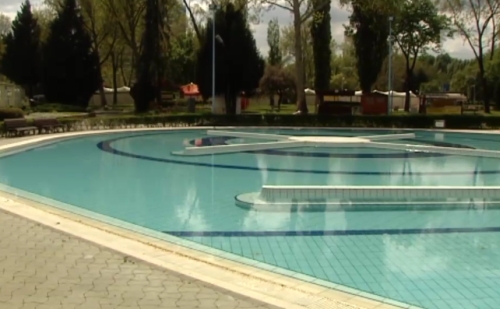 Néhány fővárosi fürdő megnyitásával kezdődött meg az idei strandszezon