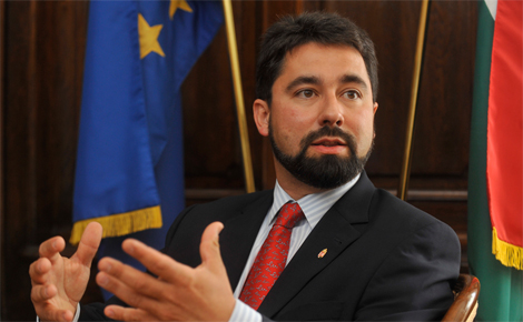 Felgyorsulhatnak a kínai-magyar gazdasági kapcsolatok - interjú Hidvéghi Balázs helyettes államtitkárral (NGM)