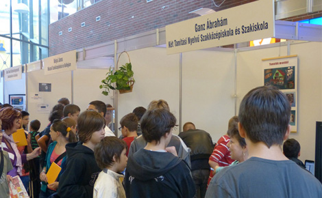 Több ezren voltak kíváncsiak a BFKH Munkaügyi Központ Pályaválasztási Kiállítására