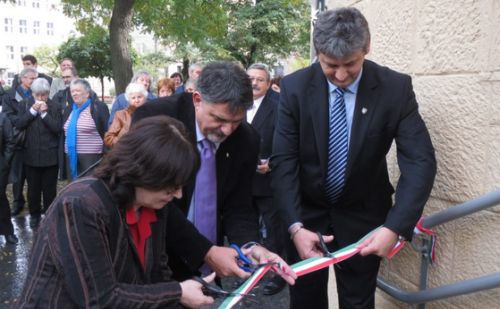 Kovács Róbert, Kőbánya polgármestere, Dr. György István főpolgármester-helyettes és Marksteinné Molnár Julianna, a Kőbányai Önkormányzat Környezetvédelmi és Kerületfejlesztési bizottságának elnöke