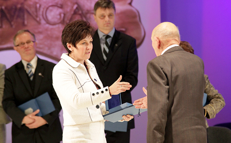 A 2012. évi 'PRO CULTURA MINORITATUM HUNGARIAE' szakmai díjakat a Magyar Művelődési Intézetben adták át