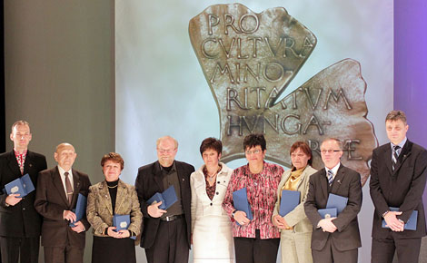 A magyarországi nemzetiségeket ünnepelték és díjazták a Budai Vigadóban