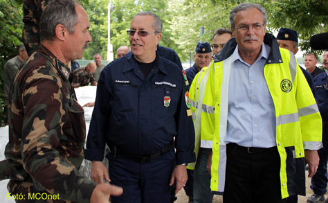 Dr. Bakondi György is megtekintette az árvízi védekezést a Margitszigeten