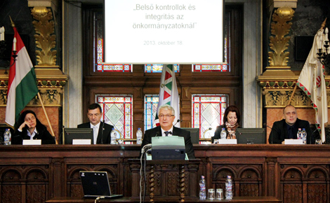 Kerületi önkormányzati továbbképzés indult a közpénzek felhasználásával kapcsolatban