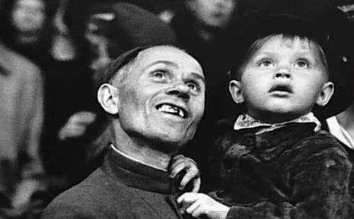 Robert Cappa tiszteletére emléktáblát avattak