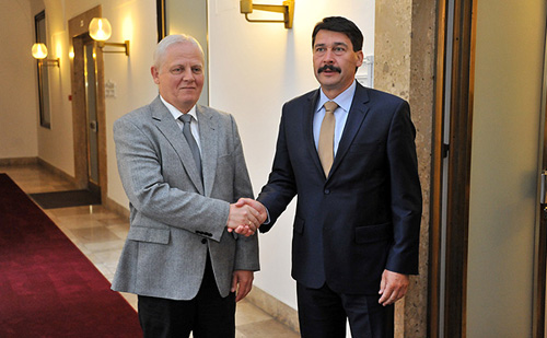 Tarlós István csatlakozott elsőként Áder János felhívásához