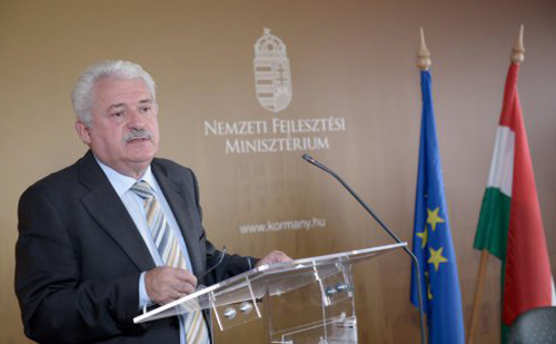 Az új taxisrenelettel a kormány megerősítette, hogy a 'legális' taxisok mellett áll