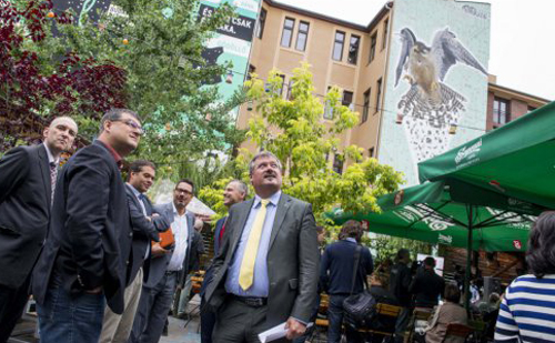 Hungarikum témájú festmények Budapest utcáin