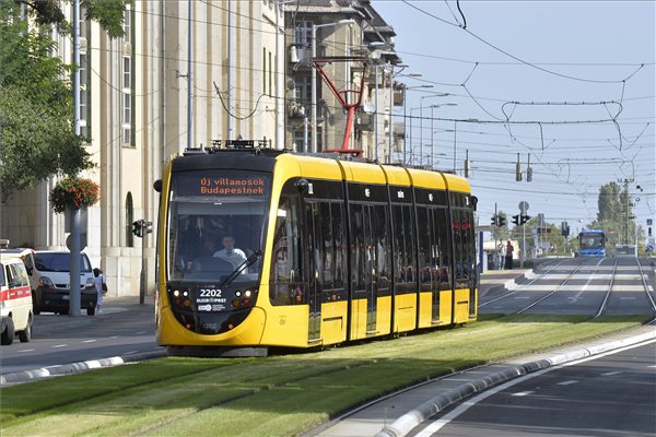 Forgalomba álltak az első spanyol gyártmányú villamosok Budapesten