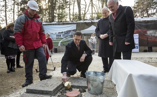 Jövőre megnyílik a csillaghegyi strandfürdő új fürdőegysége