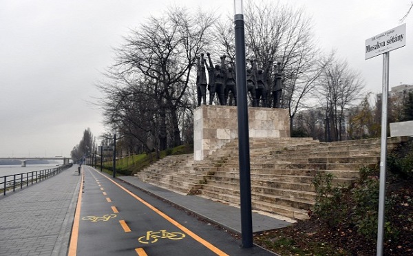 Átadták a Moszkva sétányt