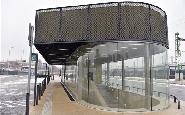 Átadták a negyedik P+R parkolót a 4-es metró kelenföldi végállomásánál