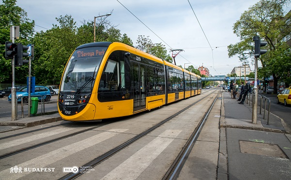 A dél-budai villamosmegállók korszerűsítése során 55 peront építettek át