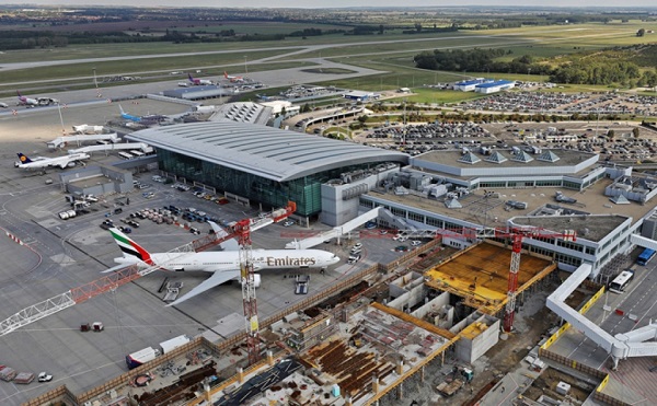 Hamarabb adják át az új utasmólót a repülőtéren