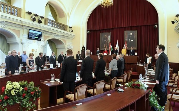 Július elsejétől drágul a taxizás