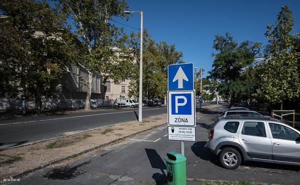 Új parkolási rendszert tesztelnek a belvárosban Budapesten