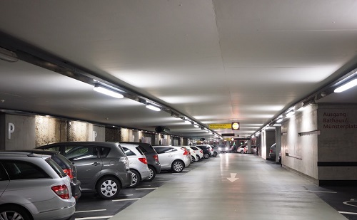 Ferihegyi parkoló nem csak reptéri utasoknak