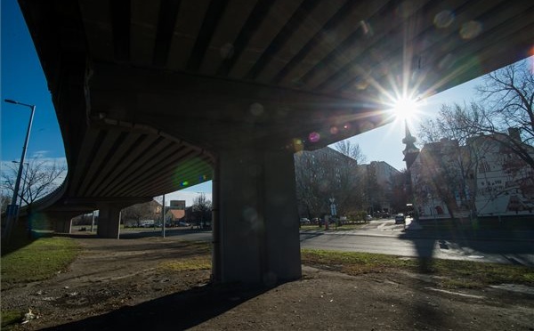 Felújítják a Flórián téri felüljárókat