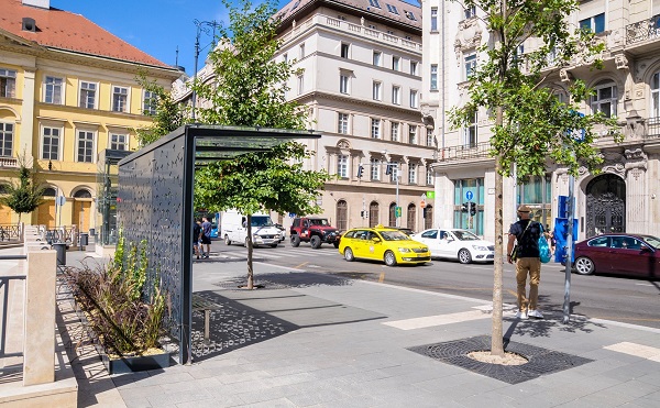 Elkészült az V. kerület első zöld buszmegállója
